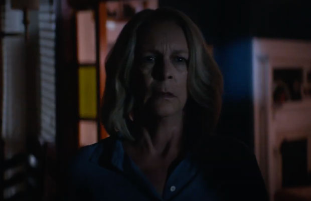 Jamie Lee Curtis & Michael Myers Battle – Hollywood Life 8